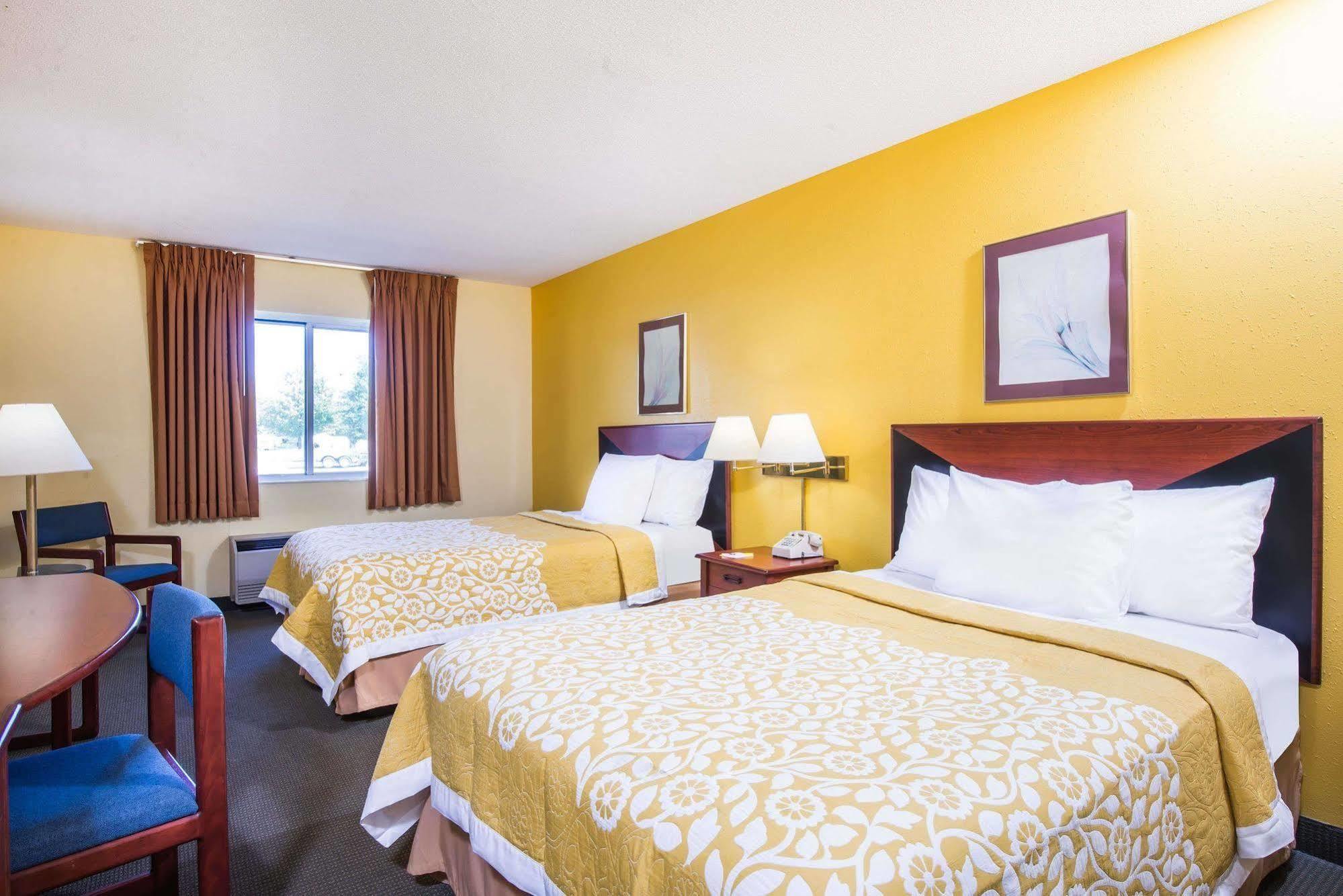 Days By Wyndham Sandusky South Hotel 2*