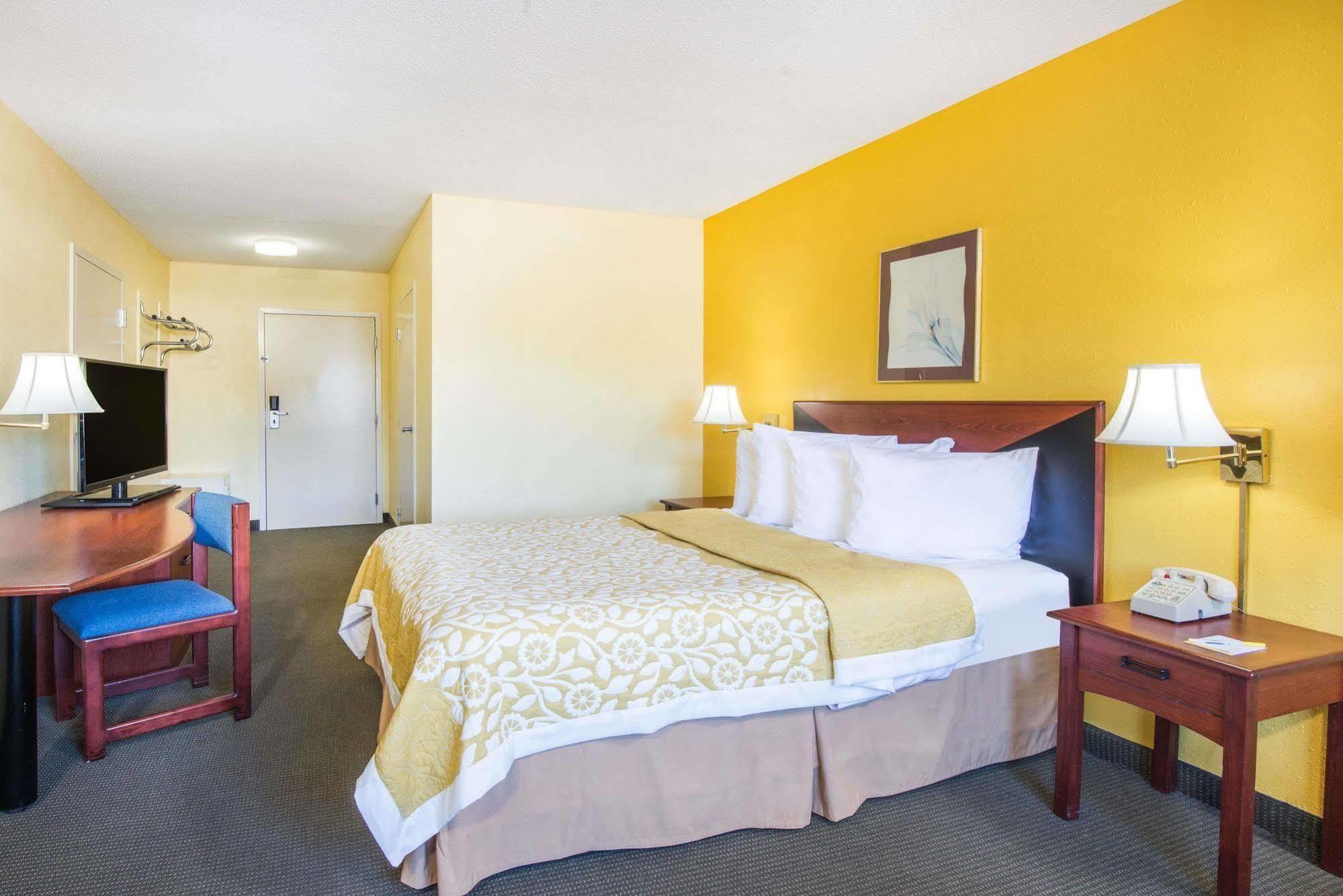 Hotel Days By Wyndham Sandusky South 2*